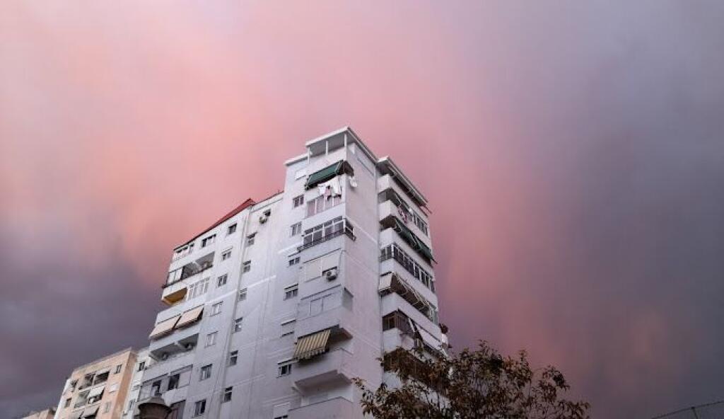 🏢 Jepet me qira ambient zyre – pranë KIKA 2