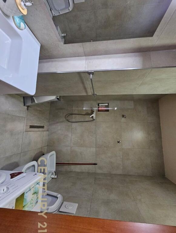 JEPET ME QIRA APARTAMENT 2+1 NE MYSLYM SHYRI