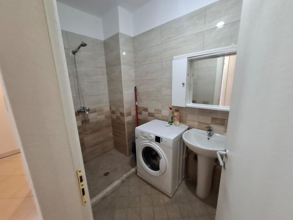 Jepet apartament me qera 2+1+2