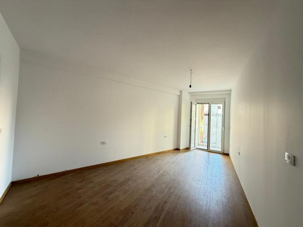 Zyre Gjigande (128m2) 📍Rr. Elbsanit - Faik Konica (BOSH) || 2,000€/muaj