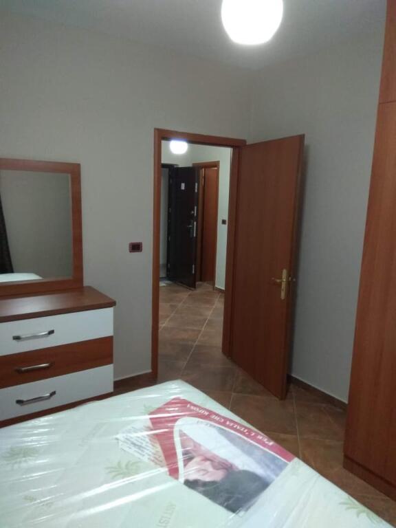 🏠 Apartament 1+1 me qira 📍 Durrës, Plazh — pranë Rrotës së Kuqe