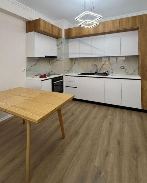 Affitto, Appartamento 2+1+Posto Auto, Anello Nuovo, Tirana