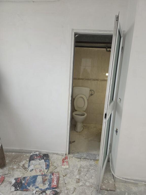 Dyqan me Qera Buze Rruge prane Policise Durres