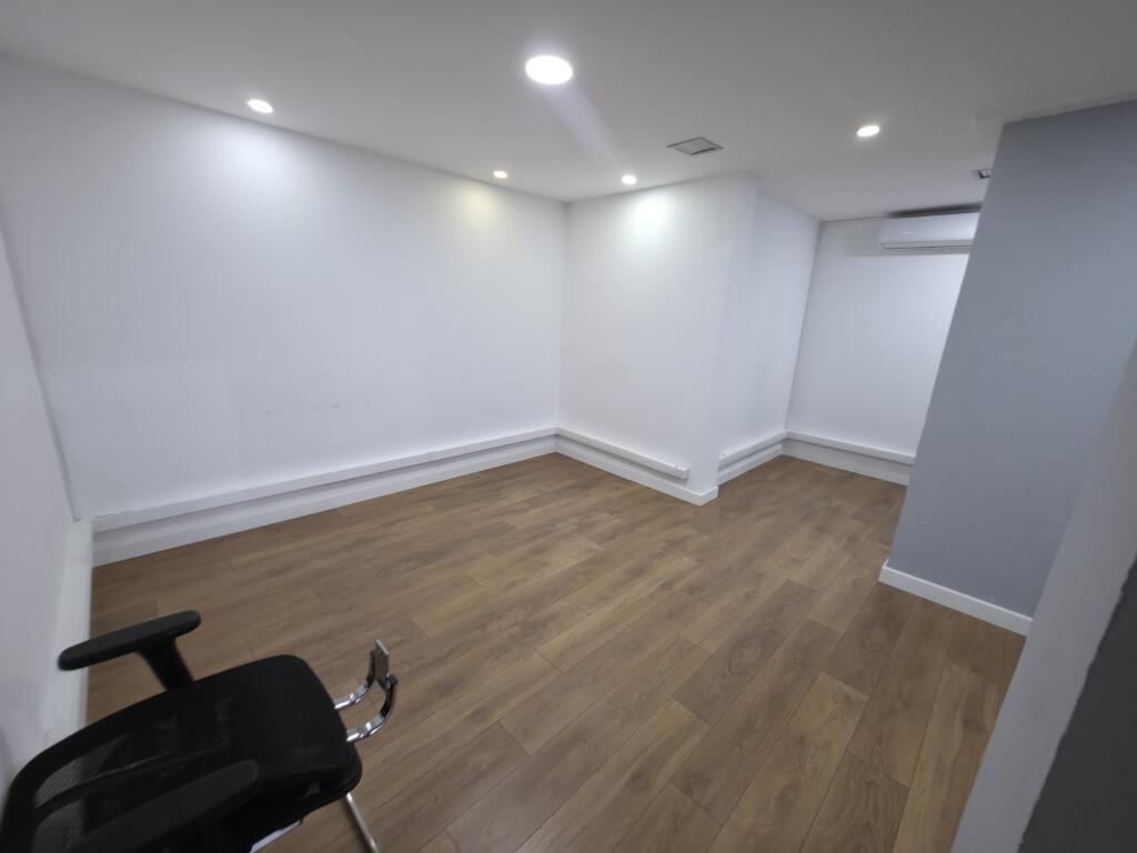 Zyrë me Qira – 370 m² te Usluga