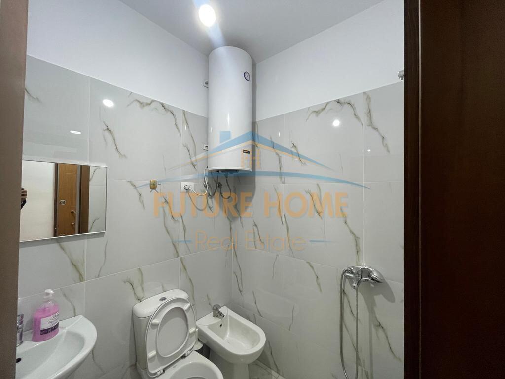 Qira, Ambient per zyra+2 Poste Parkimi, 21 Dhjetori