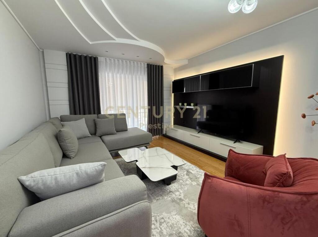 🌟 Jepet me Qira – Hapësirë 2+1+2 në Vend Premium pranë Ambasadës Amerikane