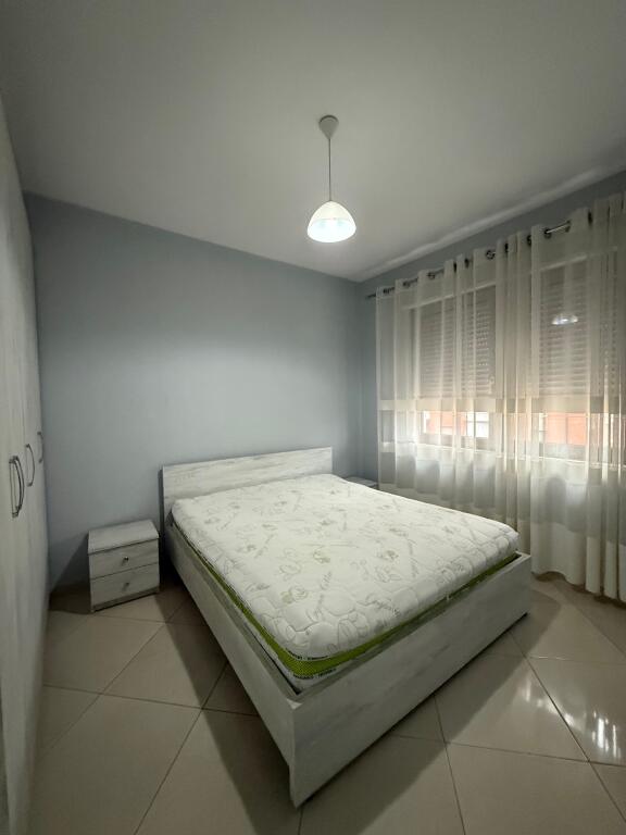 Jepet me qira apartament 2+1 📍 Rruga e Dibrës – Residenca Tower Bridge 🏢 Kati 3