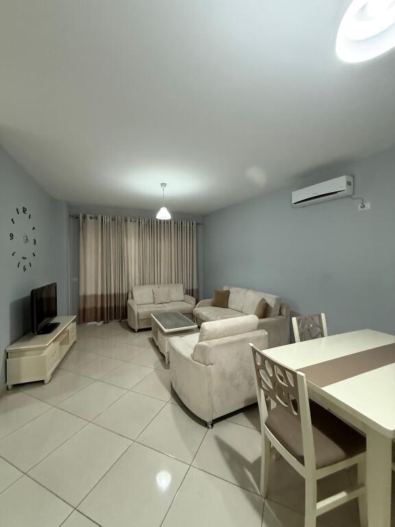 Jepet me qira apartament 2+1 📍 Rruga e Dibrës – Residenca Tower Bridge 🏢 Kati 3