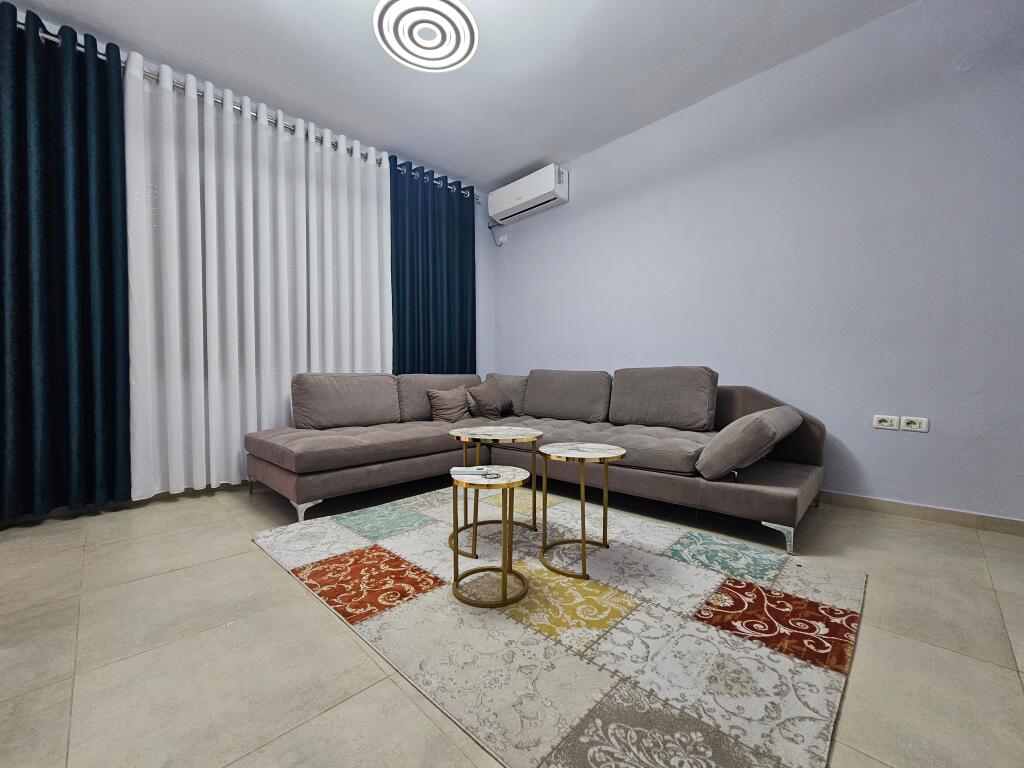 Apartament 1+1 tek Medreseja me post parkimi
