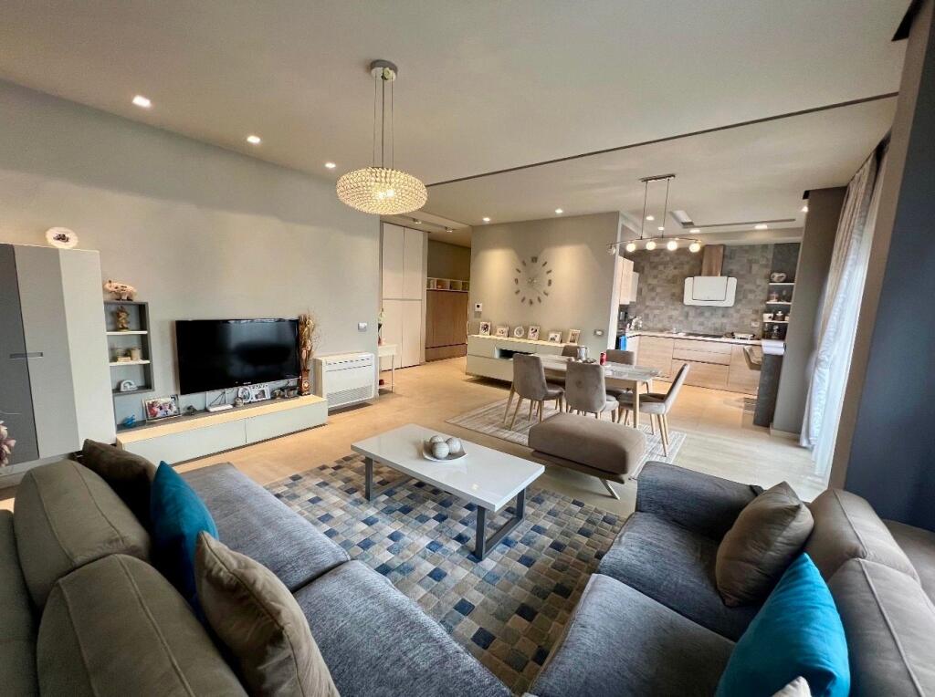 📣 QERA SUPER Apartament 2+1 Me 2 Tualete Dhe 2 Ballkone 📍 Zogu i Zi , Prane Ring Center ✨