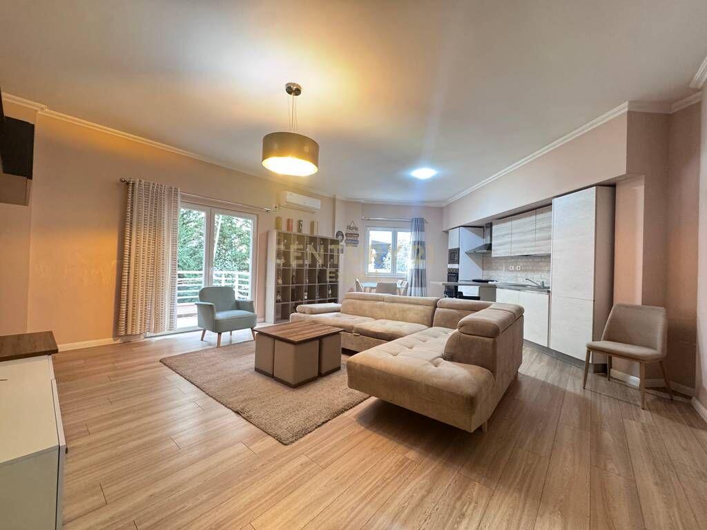JAPIM ME QIRA APARTAMENT TEK LIQENI I THATE!