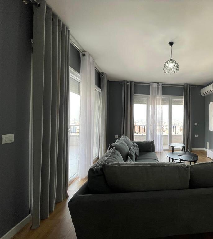 APARTAMENT PËR QIRA 2+1+2+POST PARKIMI TE KOPSHTI BOTANIK!