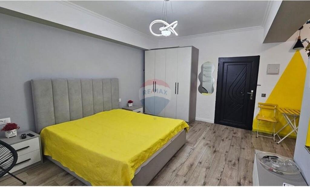 Jepet garsoniere per qira ne Bllok.