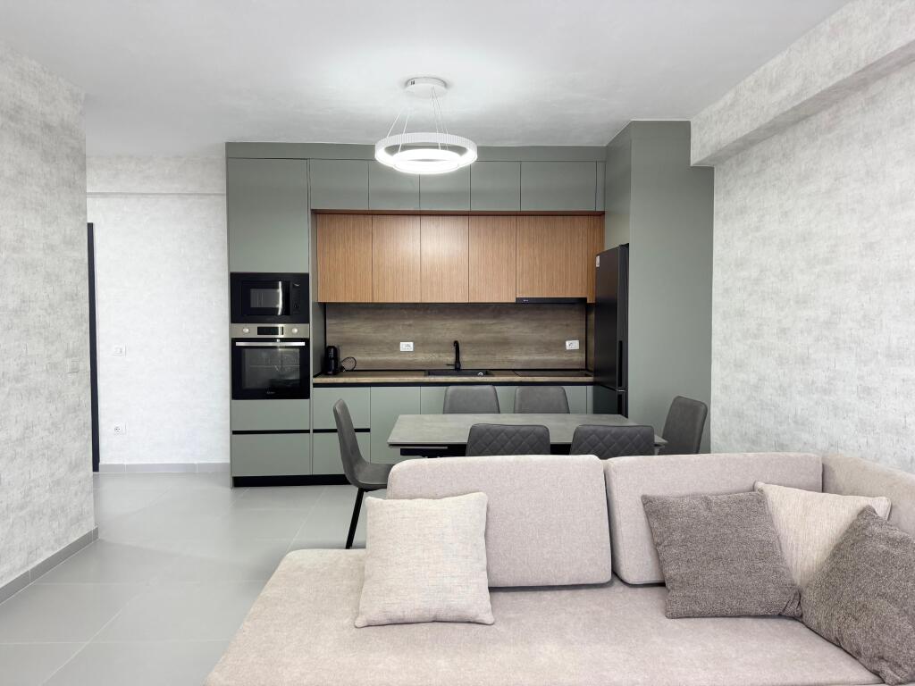 Shitet Apartament 2+1 në Golem,