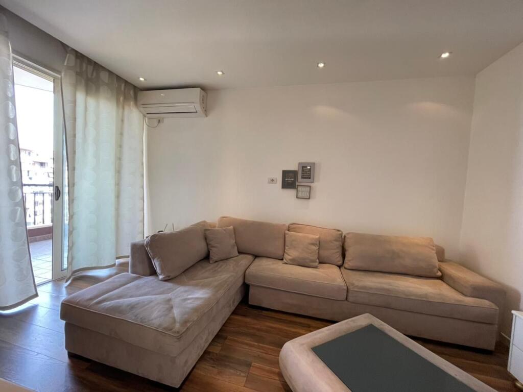 Apartament 2+1 per qera