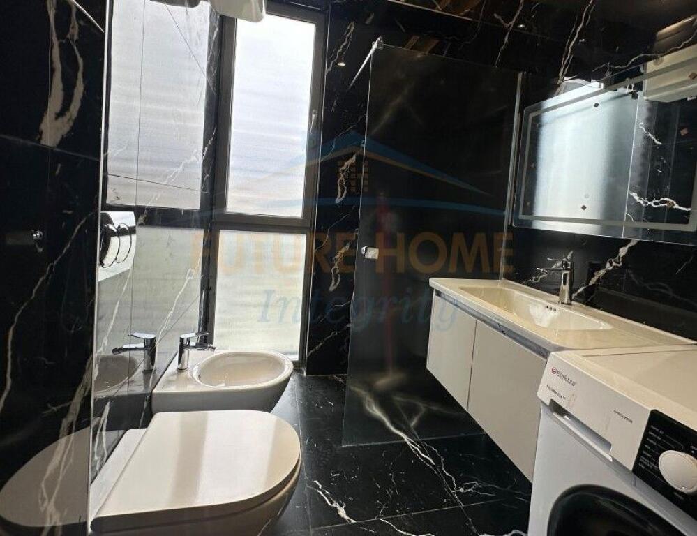 Qera, Apartament 3+1+2+Post Parkimi, Ish Tregu Elektrik, Tiranë.