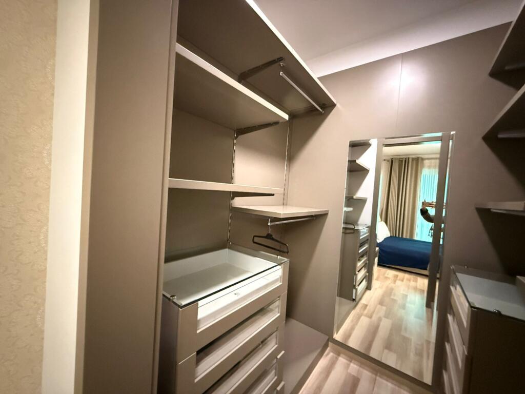 Ambasador 3, Japim me Qira 1+1