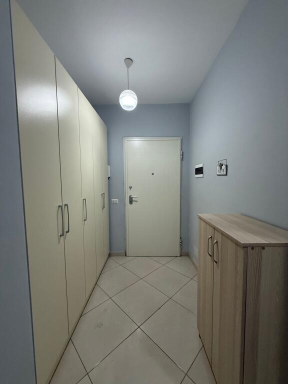 Jepet me qira apartament 2+1 📍 Rruga e Dibrës – Residenca Tower Bridge 🏢 Kati 3