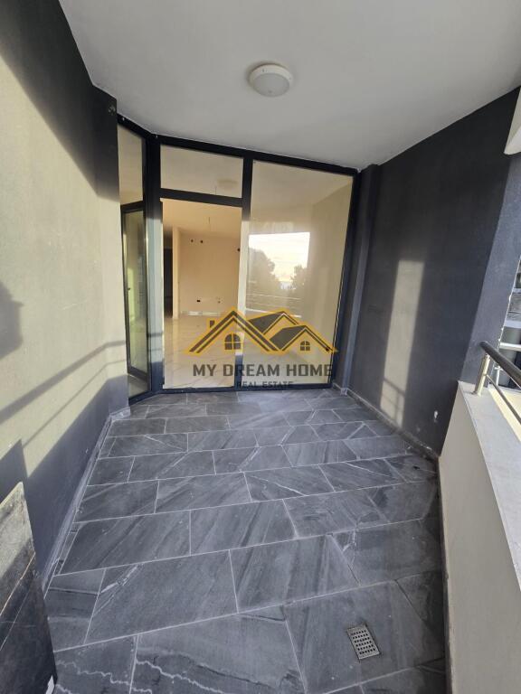 Shitet apartament 2+1+2 te Rezidenca White Hill, Currila.