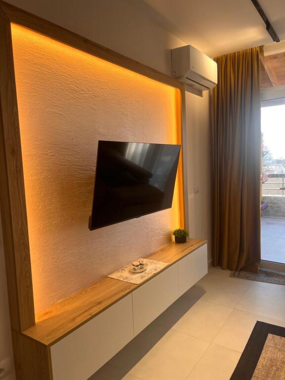 Jepet me qera 1+1 Durres, Prane Postes.