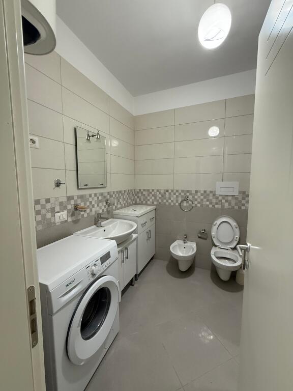 Jepet me qira apartament 2+1 📍 Rruga e Dibrës – Residenca Tower Bridge 🏢 Kati 3