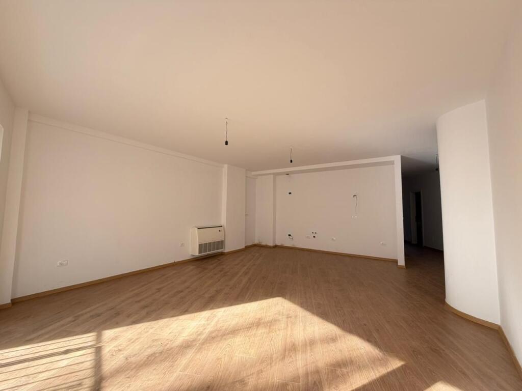 Zyre Gjigande (128m2) 📍Rr. Elbsanit - Faik Konica (BOSH) || 2,000€/muaj
