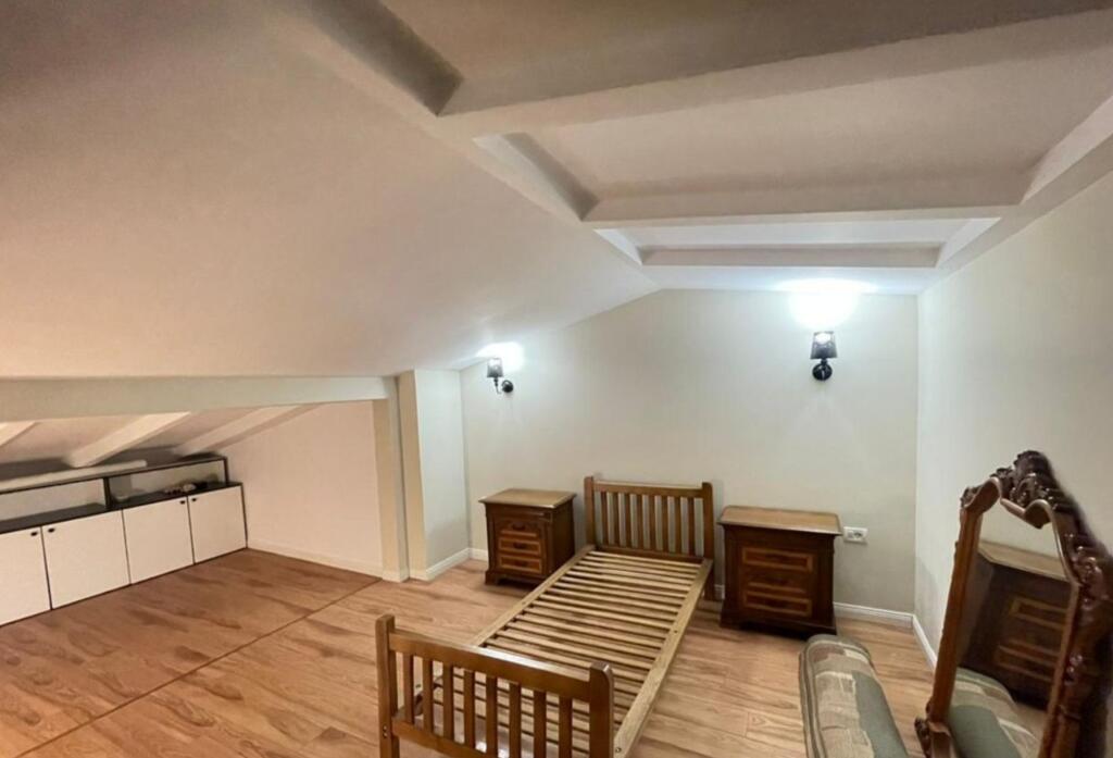 🌟 Jepet me Qira – Vilë e Mobiluar me Oborr në Prush, Tirane