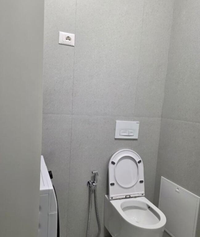 🌟 Jepet me Qira – Apartament 1+1 me Parkim në Ali Demi (Rezidenca Kadiu)