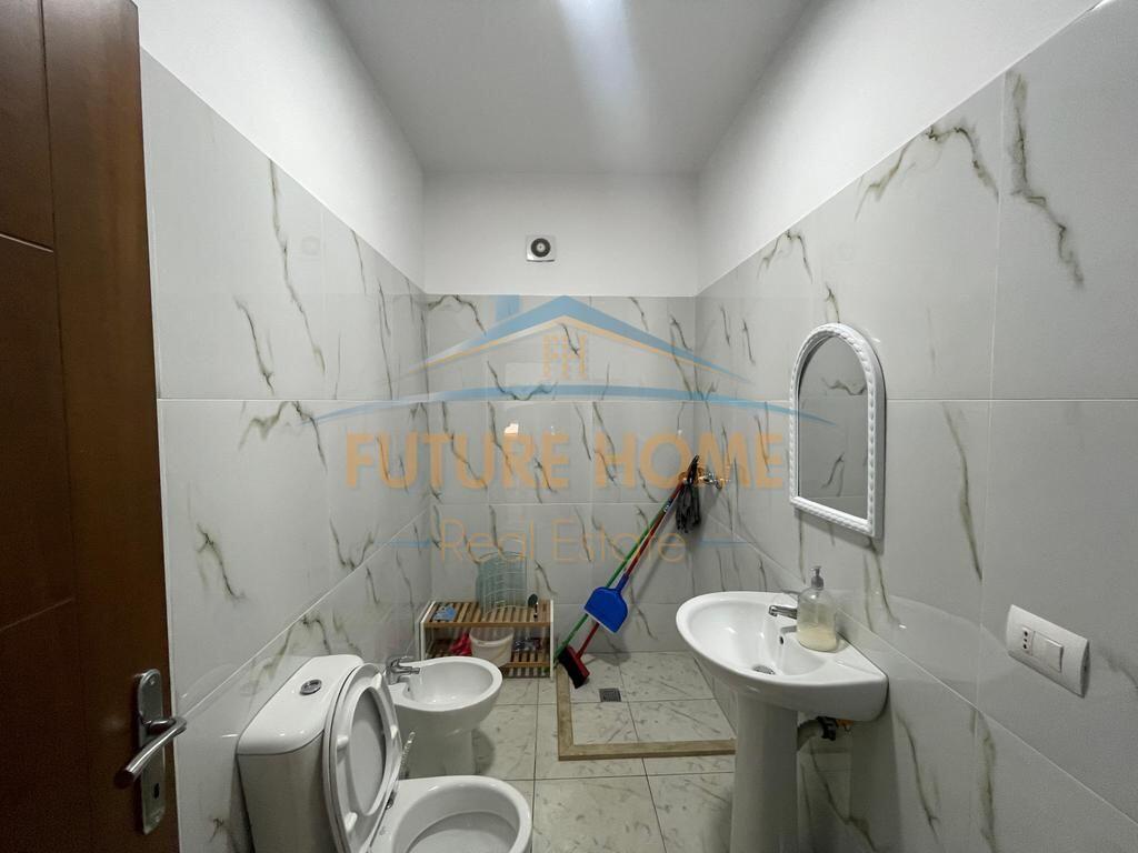 Qira, Ambient per zyra+2 Poste Parkimi, 21 Dhjetori