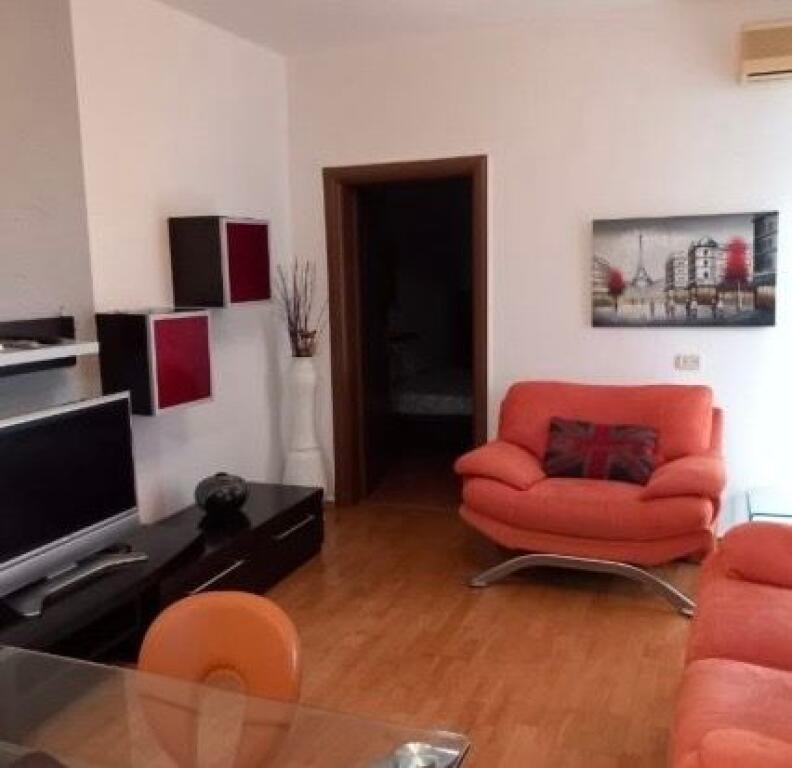 Jepet Me Qera Apartament 1+1+1 Ballkon