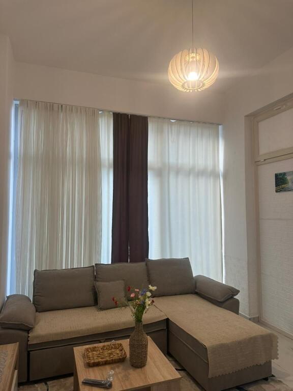 FRESK , apartament 1plus 1 me qera. 370 Euro