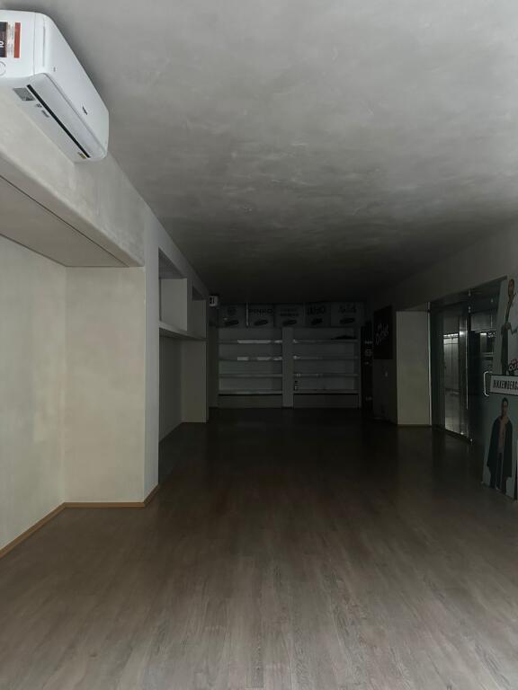 SHOP FOR RENT 91 M2 CENTER 3300 EURO
