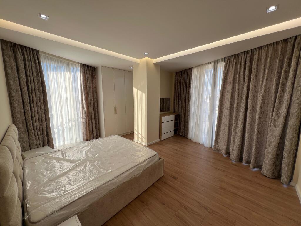 Appartamento 2+1, Mine Peza!