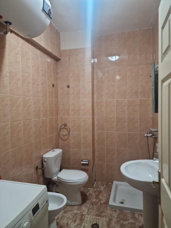 Jepet Me Qera Apartament 2+1+1 Ballkon