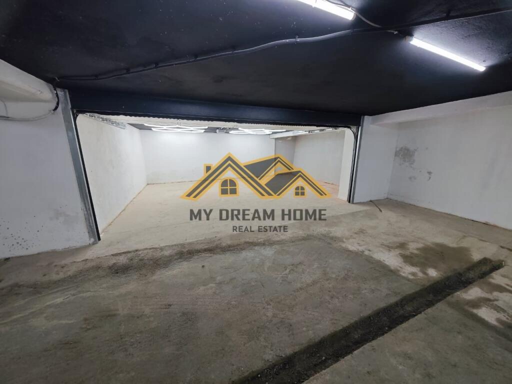 GARAZH PER 2 MAKINA NE QENDER DURRES, PER SHITJE !