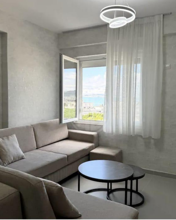 Shitet Apartament 2+1 në Golem,