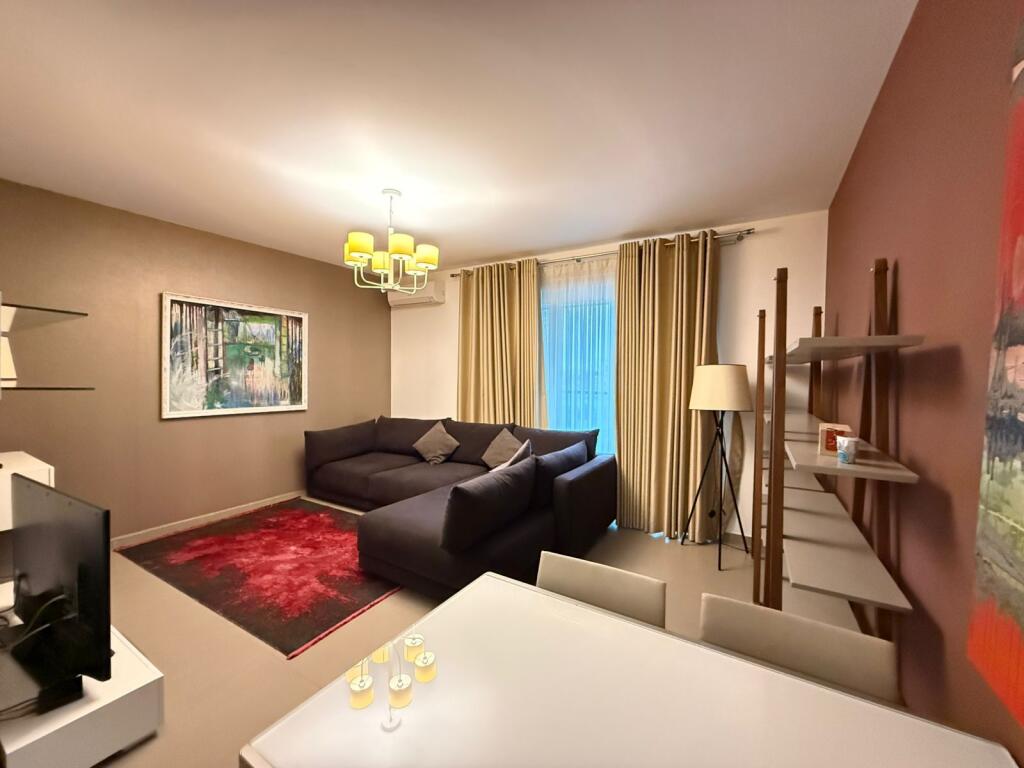 Ambasador 3, Japim me Qira 1+1