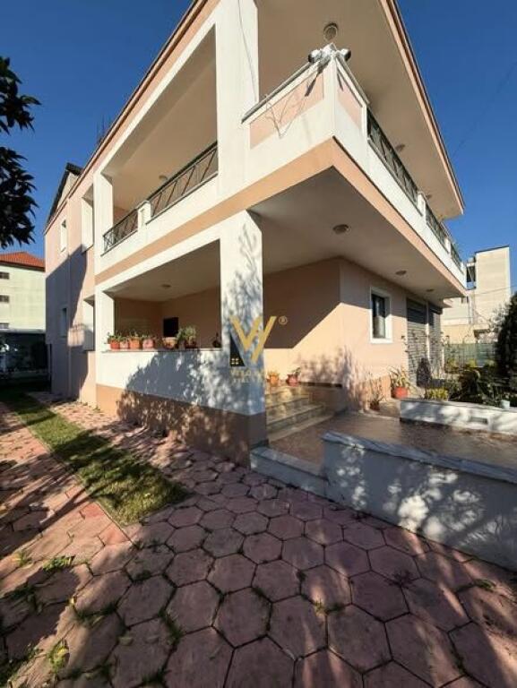 VILLA SU DUE PIANI IN AFFITTO A LAPRAKE 90.000 LEKE