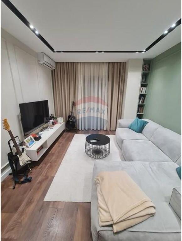Apartament 1+1 me qira tek Pallatet Cabej