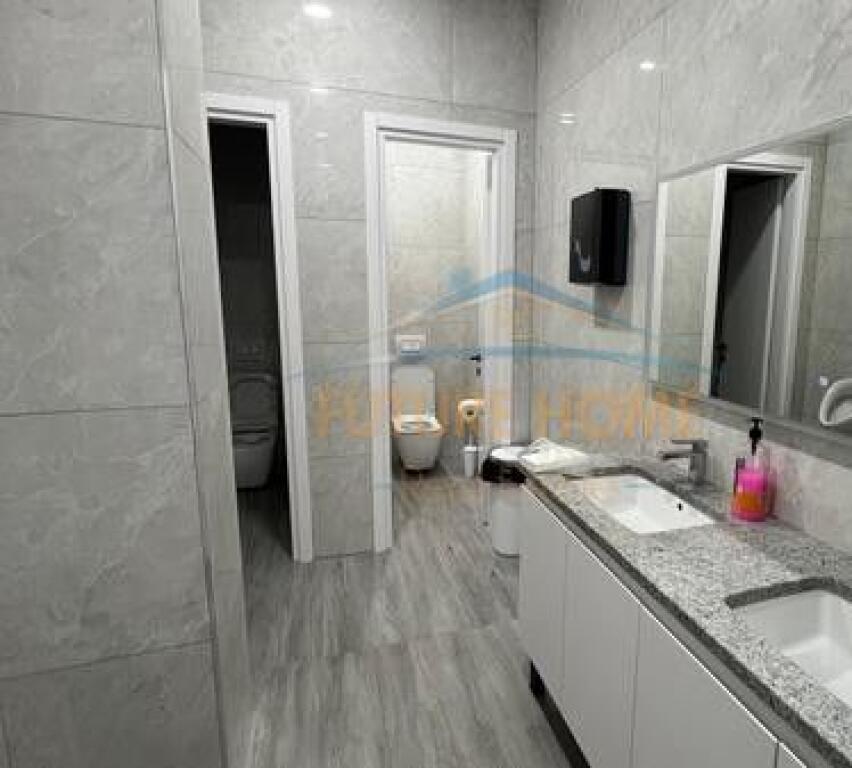 Qira, Ambient+2 Poste Parkimi, Rruga Hoxha Tahsim