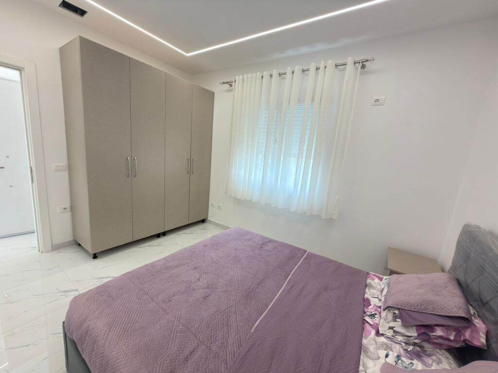 ✅Jepet me qira shtëpi private në Kombinat  📍  