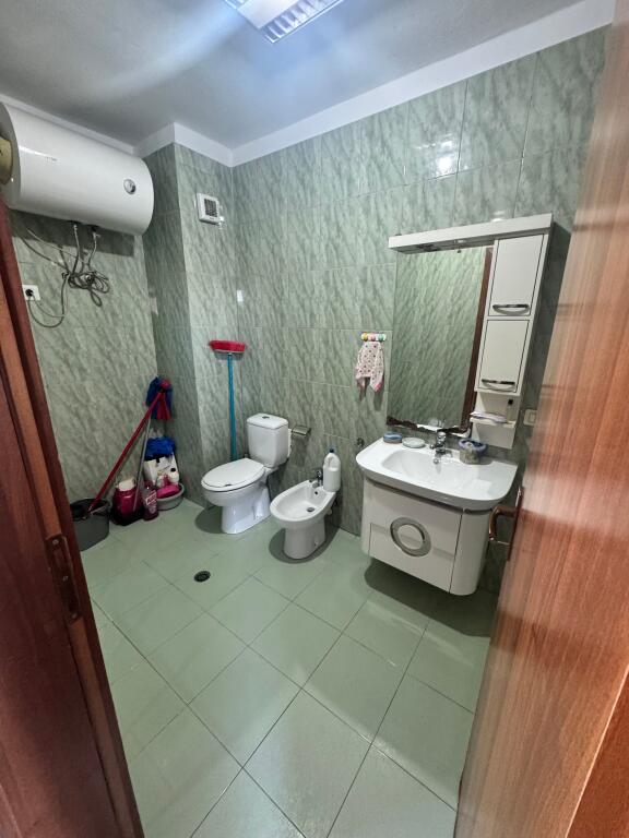 📢 Ofroj me qira apartament për zyrë 2+1 te ish Ekspozita