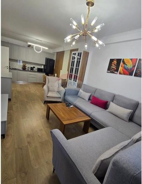 Shitet Apartament 3+1+2 në Astir