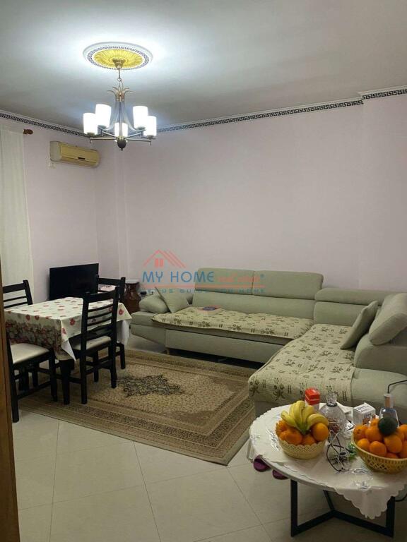 Apartament 2+1 me qera Komuna e Parisit Tirane