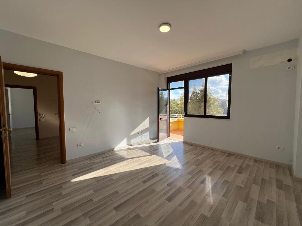 Zyre,Stadiumi Dinamo!