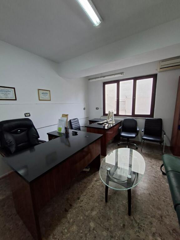 ZYRE ME QIRA PRANE GJYKATES 200 EURO