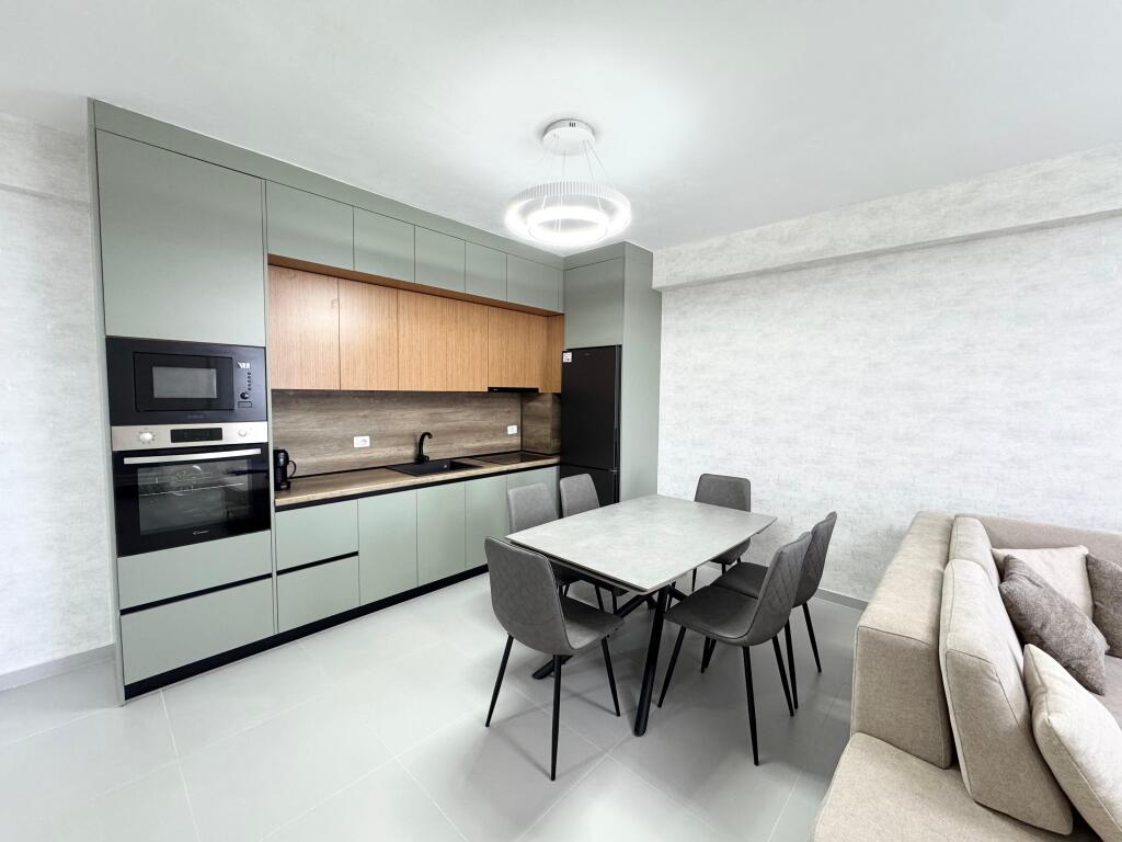 Shitet Apartament 2+1 në Golem,