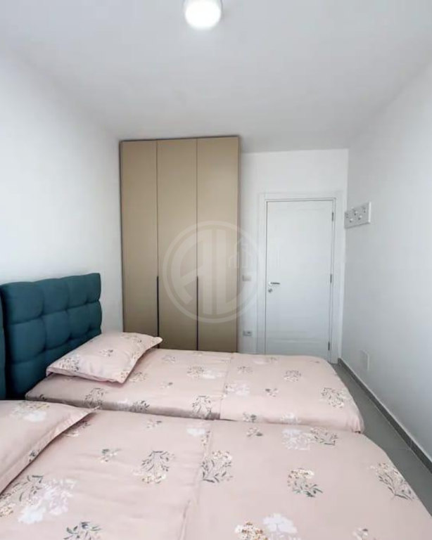 Shitet Apartament 2+1 në Golem,