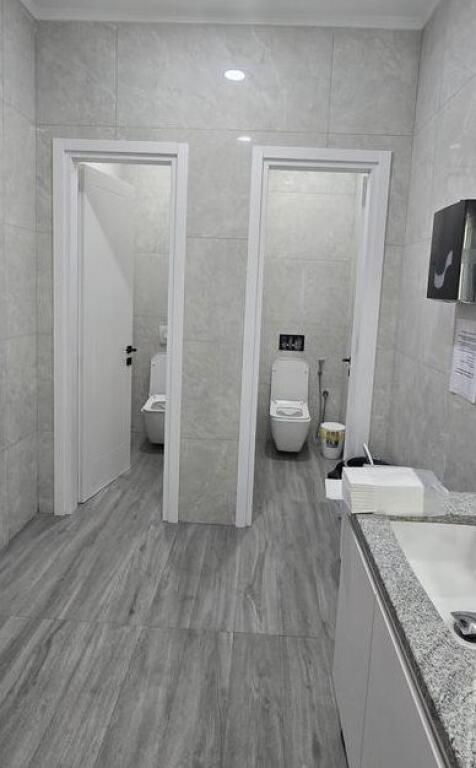 AMBIENT BIZNESI NE RR. HOXHA TAHSIM