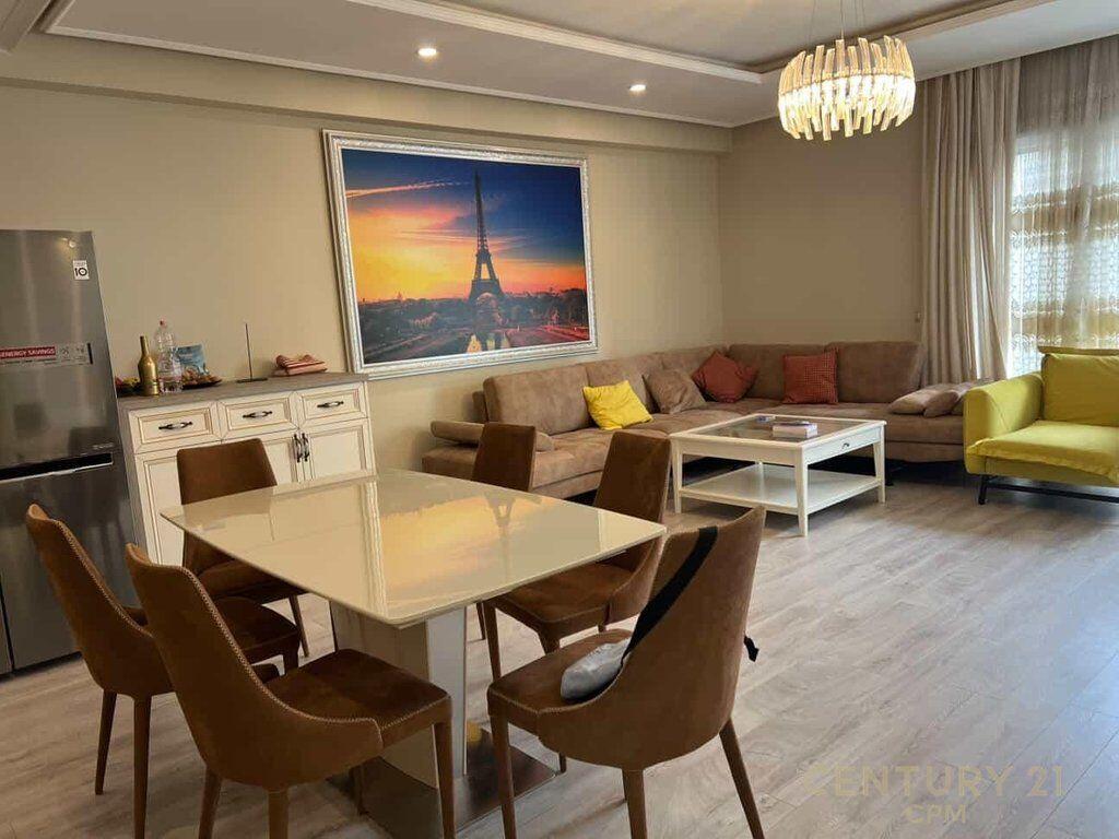 APARTAMENT PER SHITJE TE LIQENI I THATE 3+1+2 + 2 POSTE PARKIMI